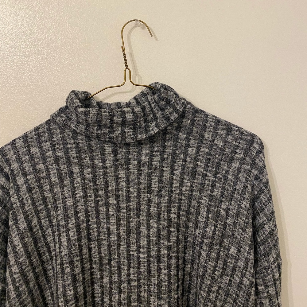 American Eagle Turtleneck- Black/grey, size XS